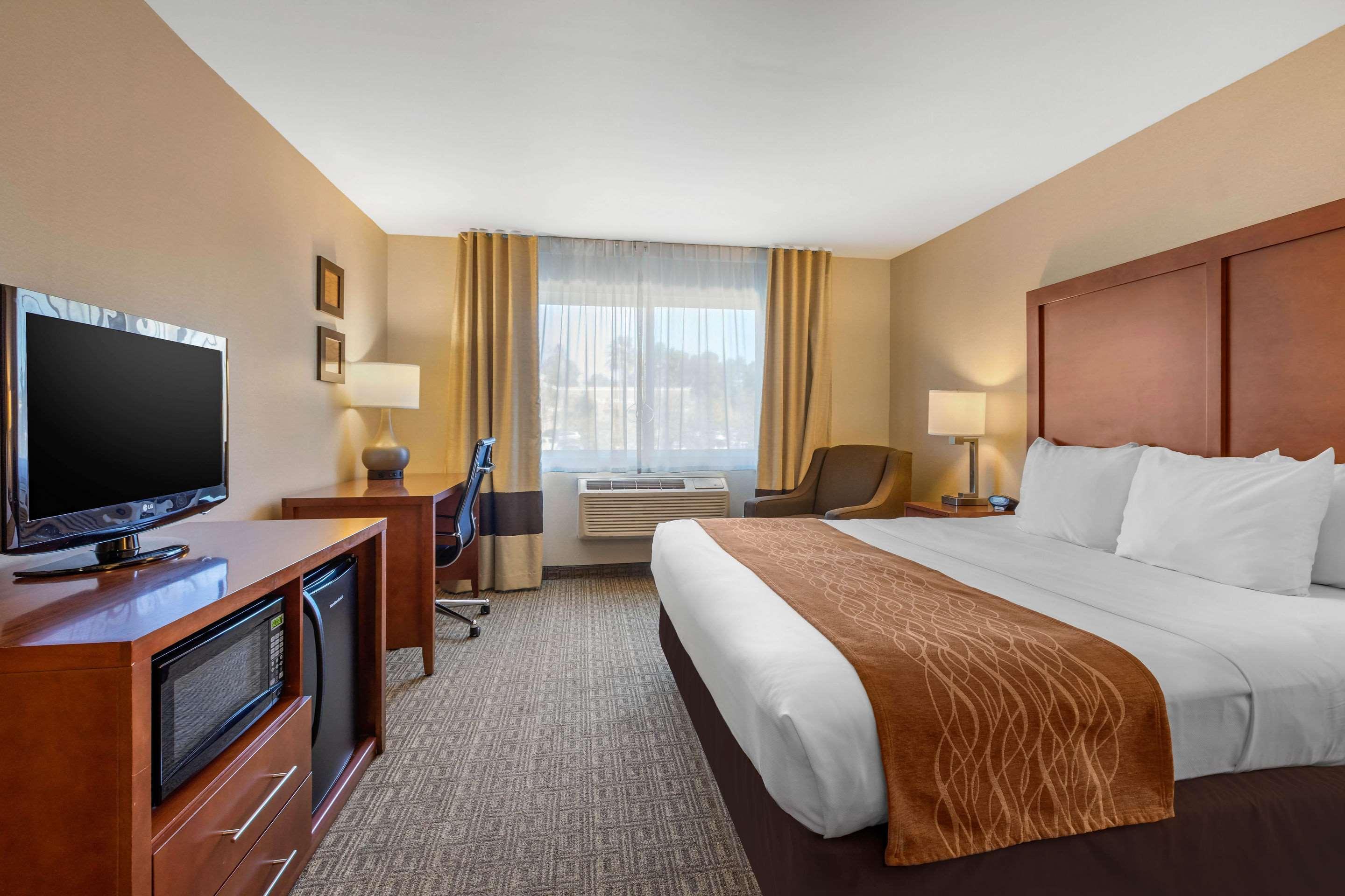 Comfort & Temecula Wine Country Hotel 3*
