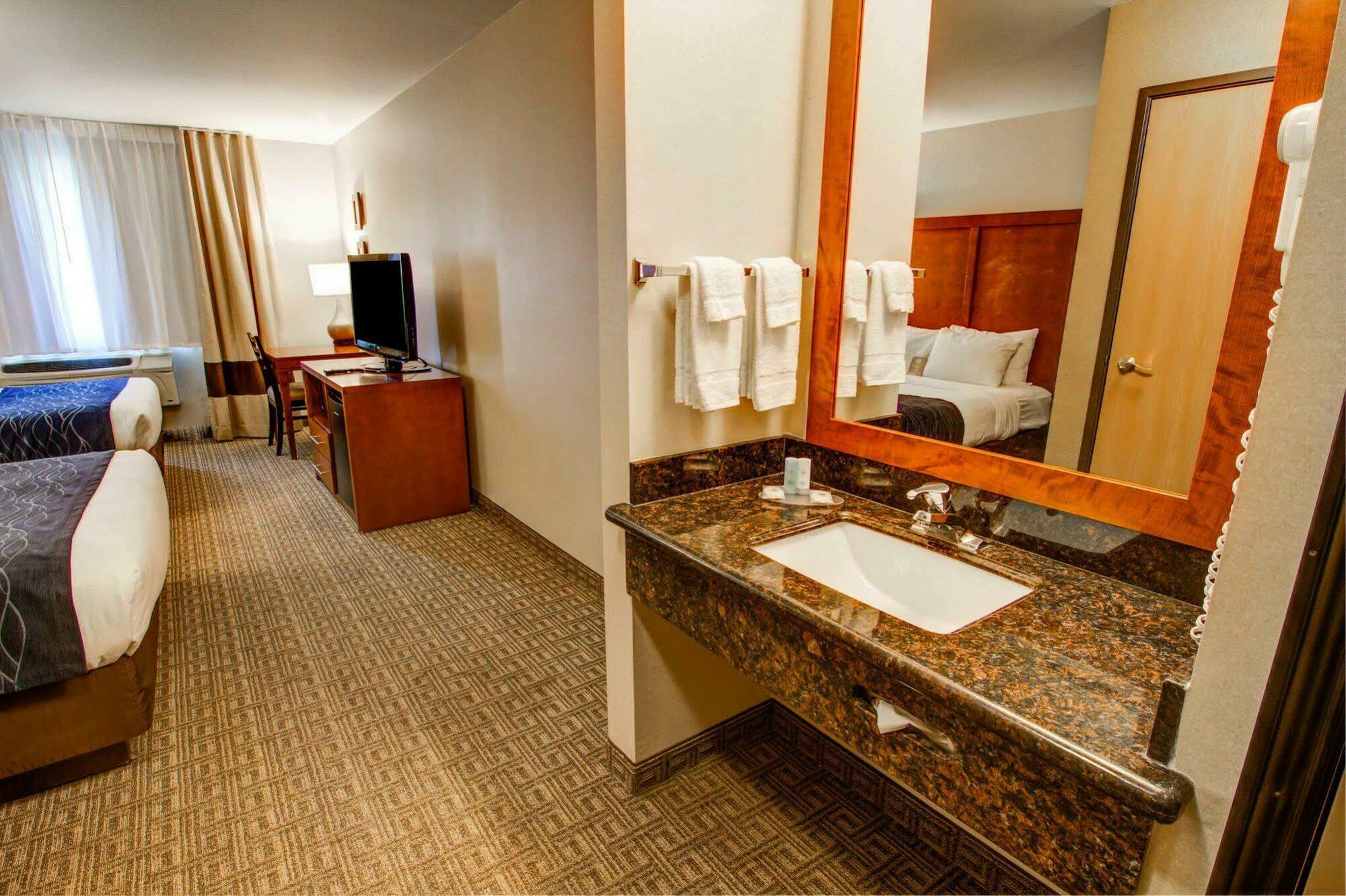 Hotel Comfort & Temecula Wine Country 3*